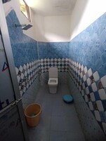 Shower, free toiletries, towels, soap