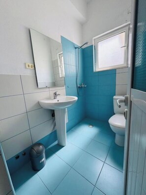 Standard Double Room | Bathroom