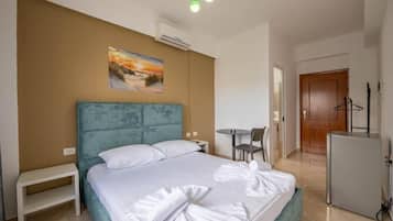 Soundproofing, free WiFi, bed sheets