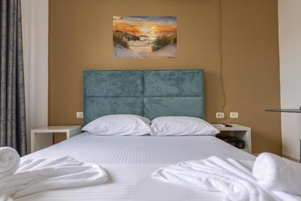 Free WiFi, bed sheets - Central Garden Sofia 2- Free Parking (Ksamil)