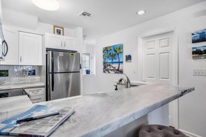 Coffee/tea maker, fridge, microwave, oven - A & E's Tranquil Tides at the Truman Annex in Key West (Key West)