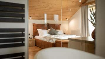 Superior suite, balkon, uitzicht op bergen | Een kluis op de kamer, geluiddichte muren, gratis wifi