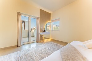 Iron/ironing board, free WiFi, bed sheets - Spacious3BR and Assistant Room with Community View - Al Quortaj Villa, Al Furjan (Dubai)