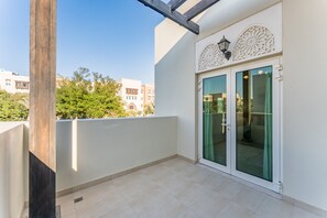 Terrace/patio - Spacious3BR and Assistant Room with Community View - Al Quortaj Villa, Al Furjan (Dubai)