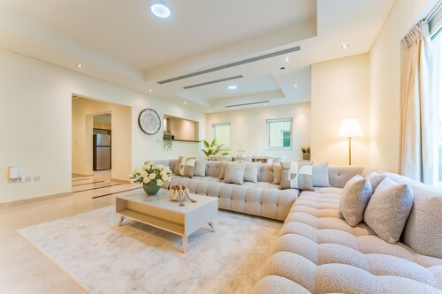 Spacious3BR and Assistant Room with Community View - Al Quortaj Villa, Al Furjan
