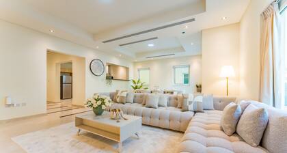 Spacious3BR and Assistant Room with Community View - Al Quortaj Villa, Al Furjan
