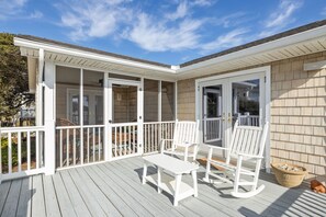 Terrace/patio - Emerald Oasis - Live the Oasis Life (Emerald Isle)