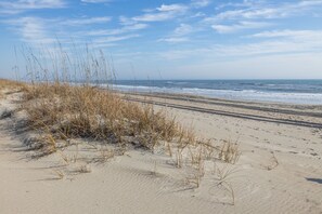Beach nearby - Emerald Oasis - Live the Oasis Life (Emerald Isle)
