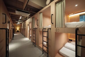Memory-foam beds, in-room safe, individually furnished - Monreve Cabins (Seoul)
