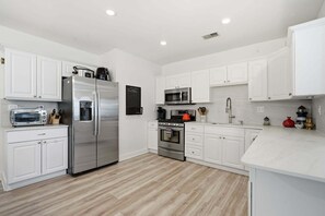 House, 4 Bedrooms | Private kitchen | Fridge, oven, coffee/tea maker - Sea Bright Gem Steps To Beach + Parking 4 Bedroom Home (Rumson)