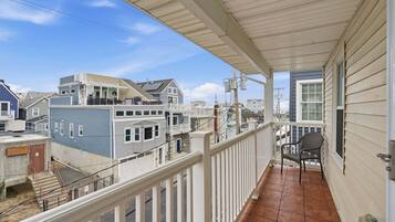 House, 4 Bedrooms | Property grounds