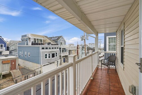 Sea Bright Gem Steps To Beach + Parking 4 Bedroom Home