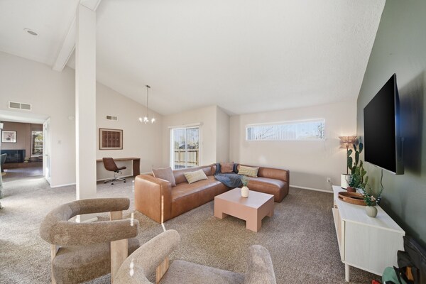 Albuquerque Escape Hot Tub + Atrium 4 Bedroom Home - Albuquerque
