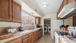 Unclassified image, 4 of 33, button - Albuquerque Escape Hot Tub + Atrium 4 Bedroom Home (Albuquerque)