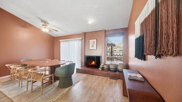 Nhà, 4 phòng ngủ | Khu ăn uống