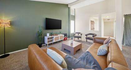 Albuquerque Escape Hot Tub + Atrium 4 Bedroom Home