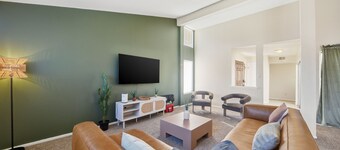 Albuquerque Escape Hot Tub + Atrium 4 Bedroom Home