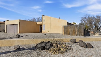 Nhà, 4 phòng ngủ | Ngoại thất