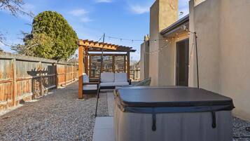 Nhà, 4 phòng ngủ | Hiên