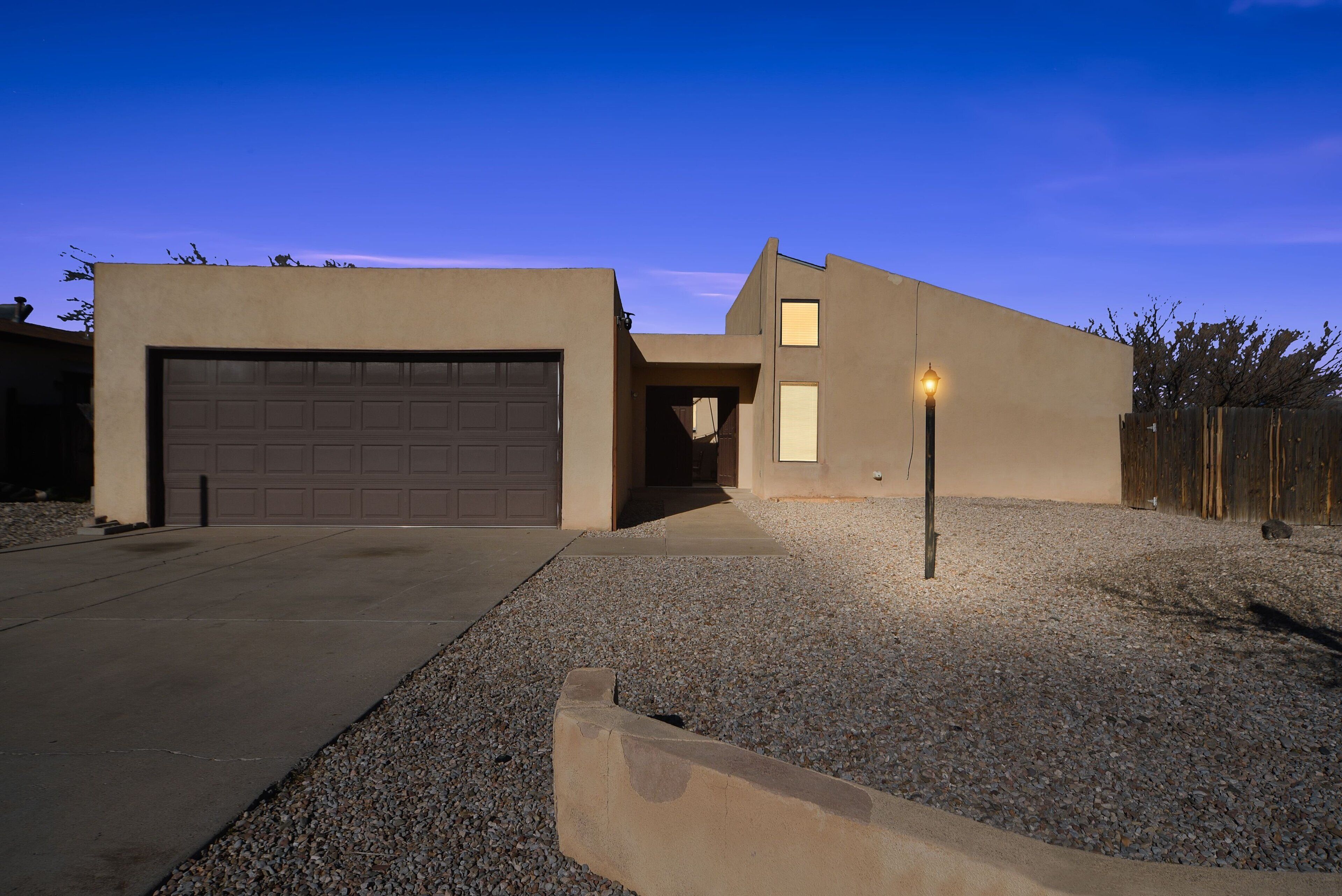 Nhà, 4 phòng ngủ | Ngoại thất