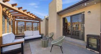 Albuquerque Escape Hot Tub + Atrium 4 Bedroom Home