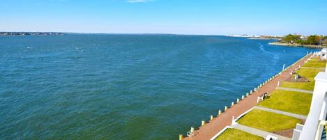 Condo, 2 Bedrooms | Property grounds