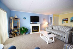 Condo, 2 phòng ngủ | Khu phòng khách