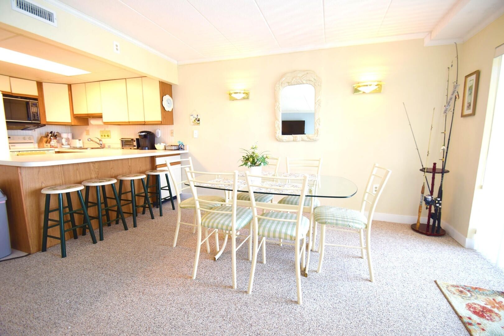 Condo, 2 Bedrooms | Dining