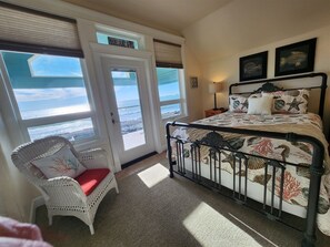 Internet, bed sheets - Seaside Cottage - Stunning beach front with Hot Tub (Ocean Shores)