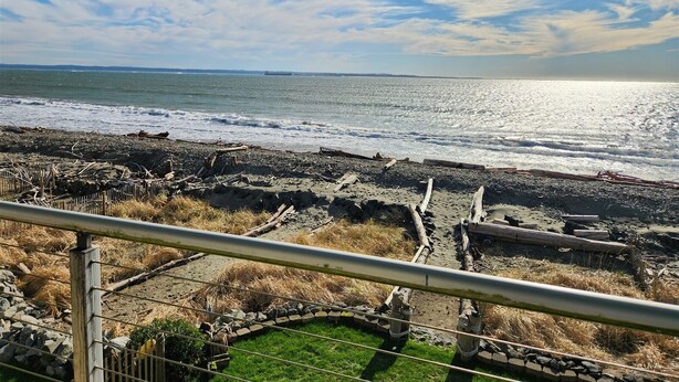 Beach - Seaside Cottage - Stunning beach front with Hot Tub (Ocean Shores)