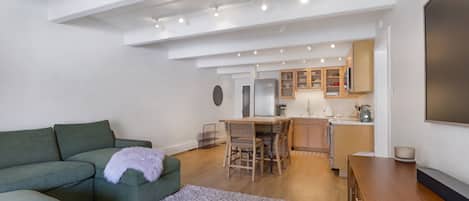 Condo, 1 Bedroom | Living area