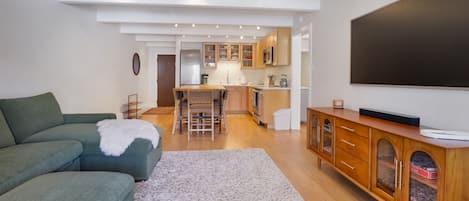 Condo, 1 Bedroom | Living area