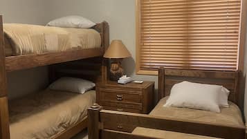 3 habitaciones, espacio para trabajar con laptop y wifi gratis