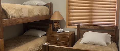 Townhome, 3 Bedrooms | 3 bedrooms, laptop workspace, free WiFi