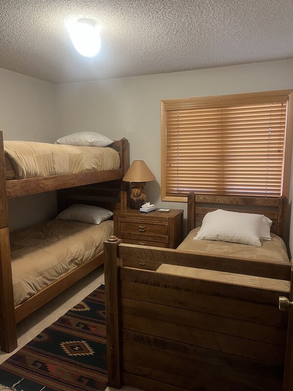 3 habitaciones, espacio para trabajar con laptop y wifi gratis 