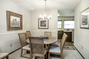 Stadtwohnung, 3 Schlafzimmer | Speisen