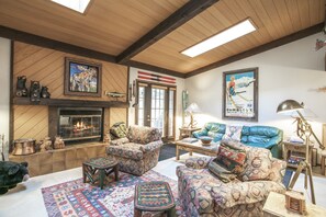 Townhome, 3 Bedrooms | Living area