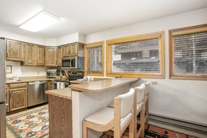 Townhome, 3 Bedrooms | Private kitchen | Fridge, oven, coffee/tea maker, toaster - H5 Meadow Creek 3 Bedroom Townhouse (Vail)