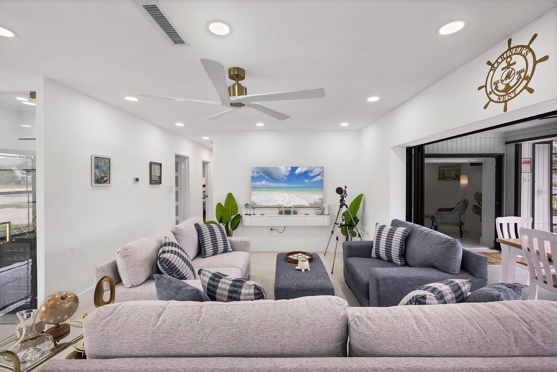 House, 4 Bedrooms | Living area | Smart TV