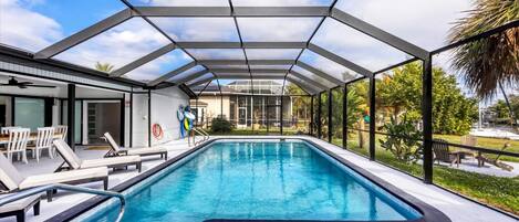 House, 4 Bedrooms | Pool