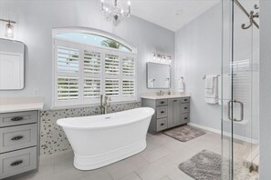 House, 4 Bedrooms | Bathroom | Towels - Manasota Key 4 Bedroom Pool Home on Lemon Bay 4 Home (Englewood)