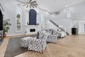 Maison, 4 chambres | Coin séjour