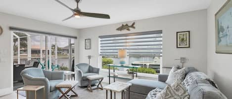 House, 4 Bedrooms | Living area | Smart TV