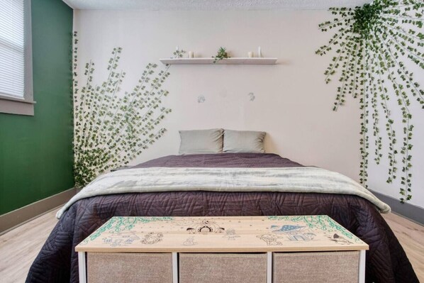 Free WiFi, bed sheets