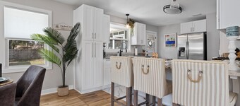 FULLY STOCKED Beach Bungalow in Long Beach- close to beach, w/ POOL, large yard!