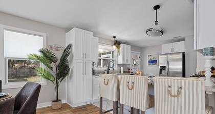 FULLY STOCKED Beach Bungalow in Long Beach- close to beach, w/ POOL, large yard!