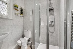Towels, soap, toilet paper - Terrific 2-bedroom apartment in London (London)