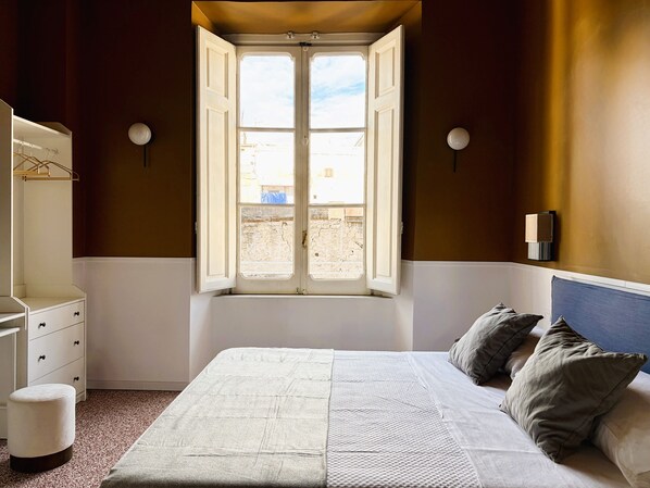 Classic Double or Twin Room | Desk, blackout drapes, free WiFi - La Nona Casa - Napoli (Napoli)