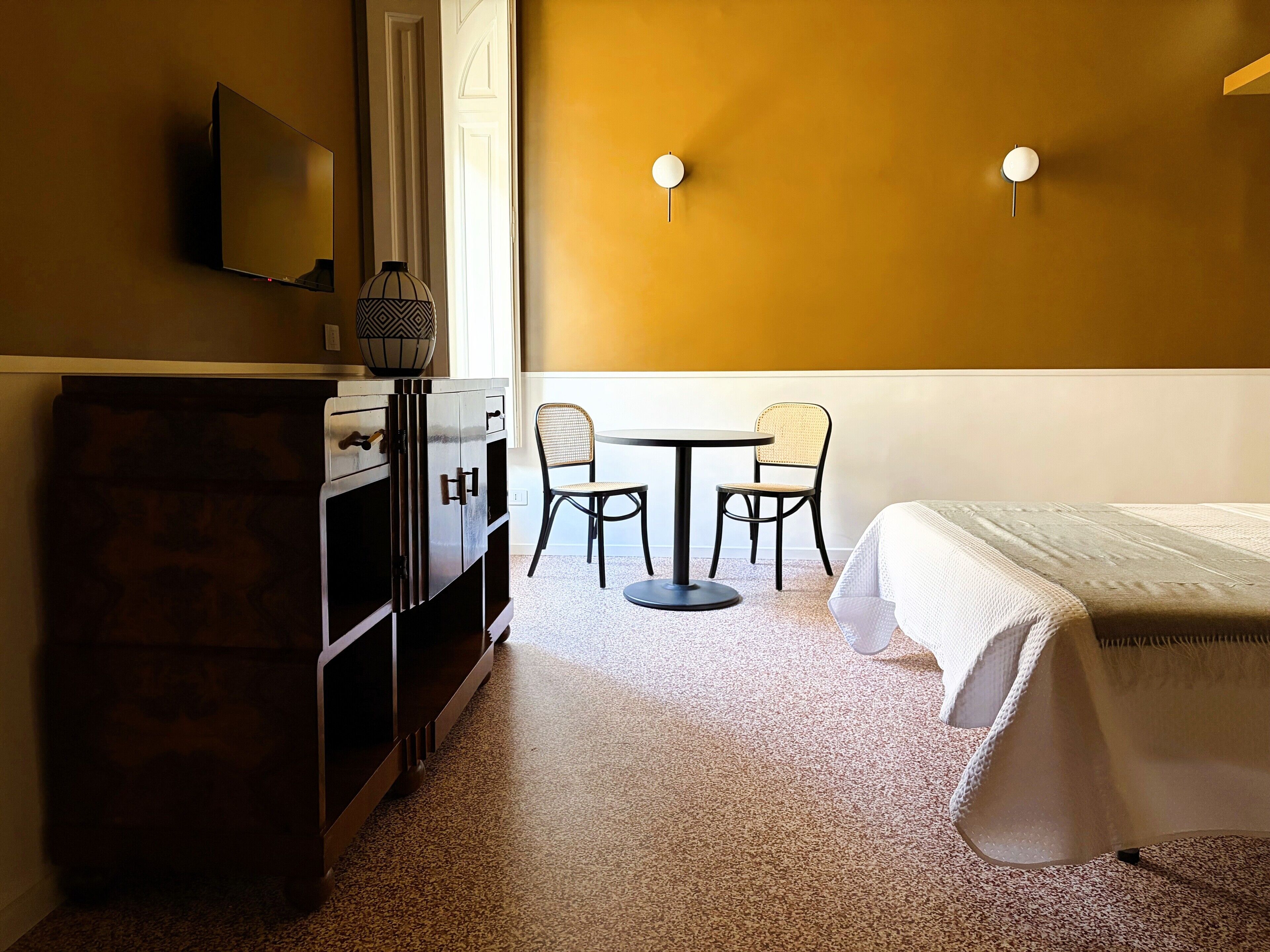 Deluxe Double or Twin Room | Desk, blackout drapes, free WiFi