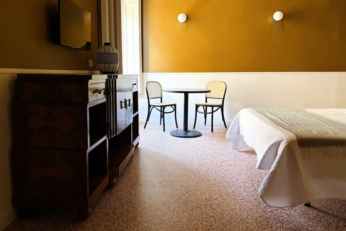 Deluxe Double or Twin Room | Desk, blackout drapes, free WiFi